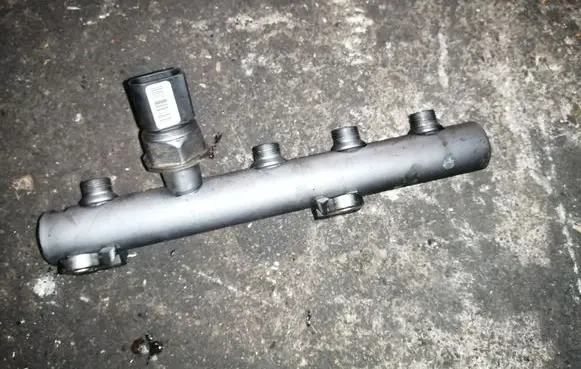 Audi A4 S4 B7 8E 8H Fuel main line pipe 059130089AA