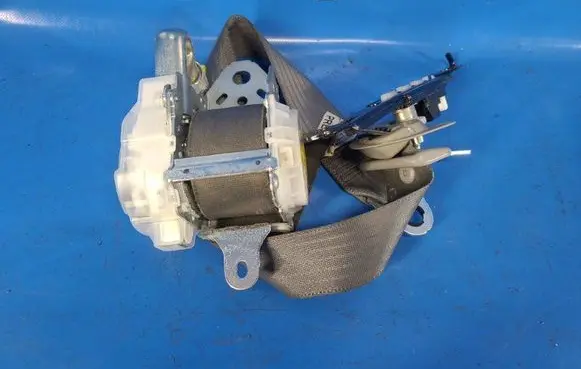 Toyota Camry Front seatbelt 7321006161B1