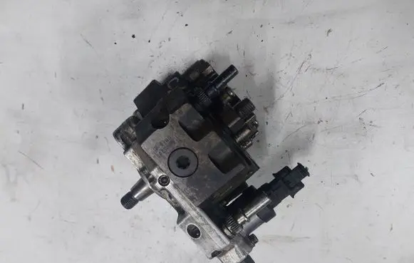 Ford C-MAX I Fuel injection high pressure pump 9651844380 0445010089 012373