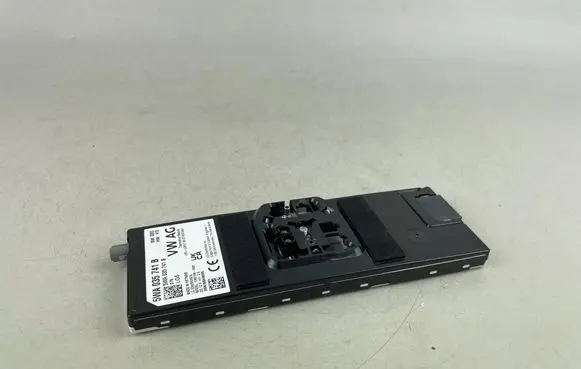 Volkswagen Golf VIII Aerial antenna amplifier 5WA035741B