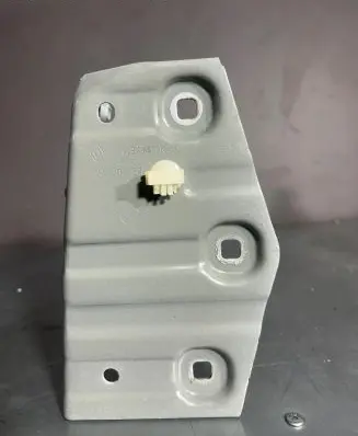 Fender mounting bracket
