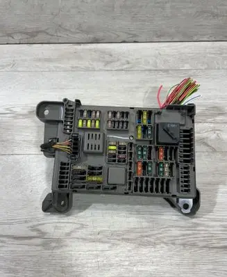 BMW X5 E70 Fuse module 693168704 518954021A 0344635693168704