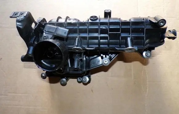 Nissan Juke II F16 Intake manifold 140035727R