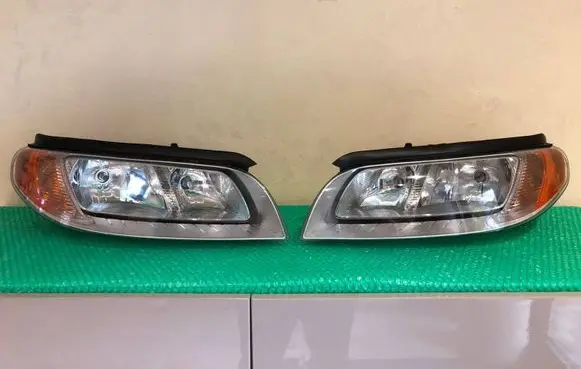 Volvo V70 Headlights/headlamps set 31214351 31214352