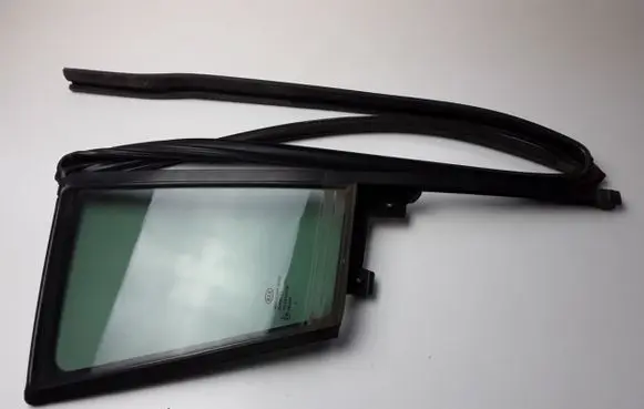 Rear vent window glass