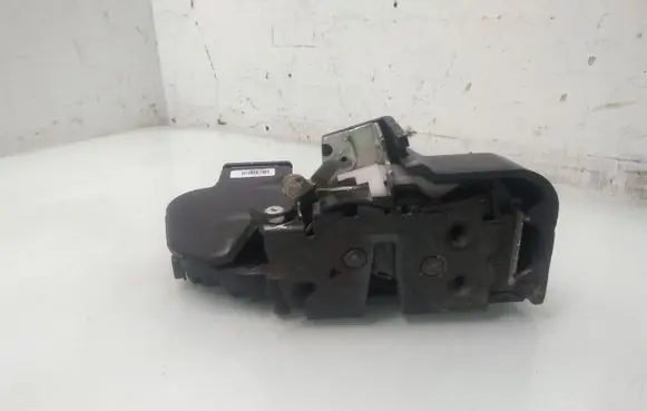Volvo V50 Front door lock 2400074