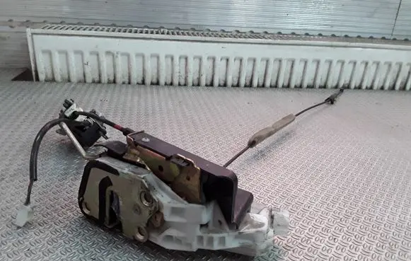 Mitsubishi Pajero Front door lock 