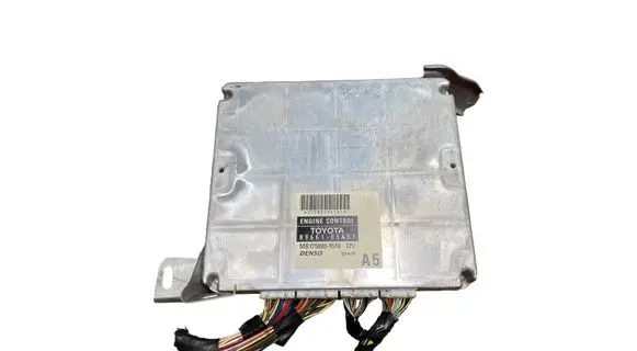 Toyota Avensis T250 Engine control unit/module 8966105A51 MB1758009510