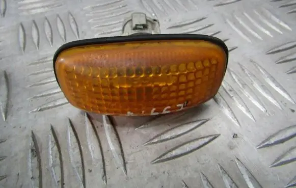 Nissan Almera Front fender indicator light