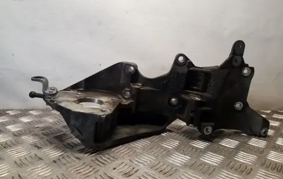 Volkswagen PASSAT CC Fuel pump bracket 03L903143D