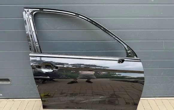 Volkswagen Tiguan Front door 5NA831604B