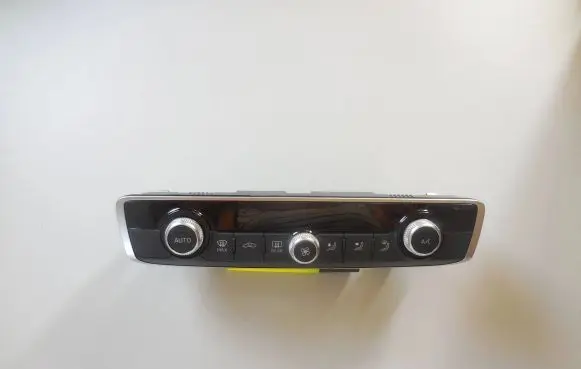 Audi Q3 F3 Climate control unit 83A820043K