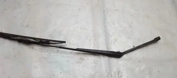 Nissan X-Trail T30 Front wiper blade arm