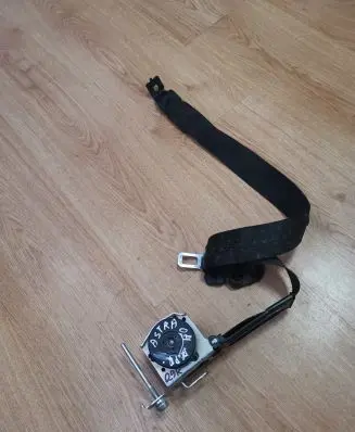 Opel Astra H Front seatbelt 560834801 566331211