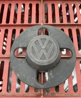 Volkswagen Golf I Original wheel cap 871601171