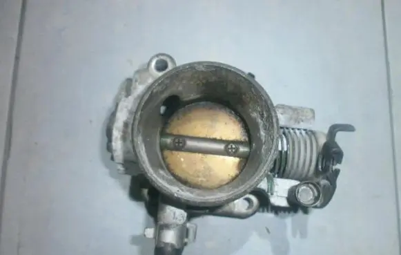 Hyundai Coupe Throttle valve nerakodo