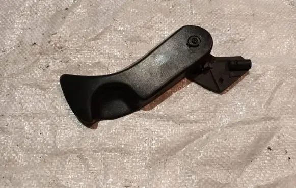 BMW 5 E39 Engine bonnet (hood) release handle 8226621