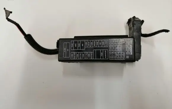 Nissan X-Trail T30 Fuse module 71543266 24382AU010