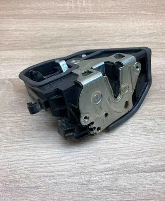 BMW X3 F25 Front door lock 7276668 A053702