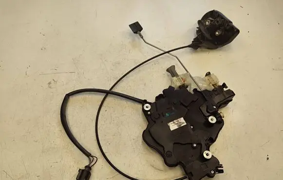 Volkswagen Caddy Sliding door lock 2K0843653N 01072041008 21426