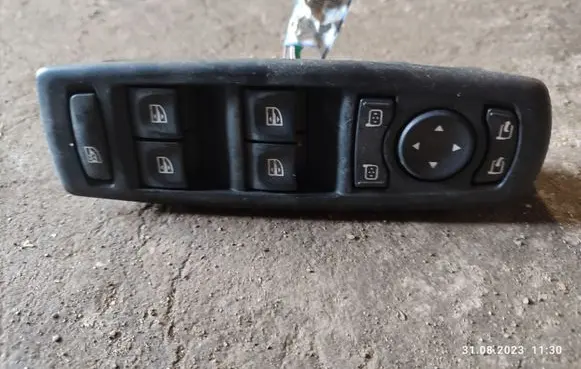 Renault Laguna III Electric window control switch 809610006R