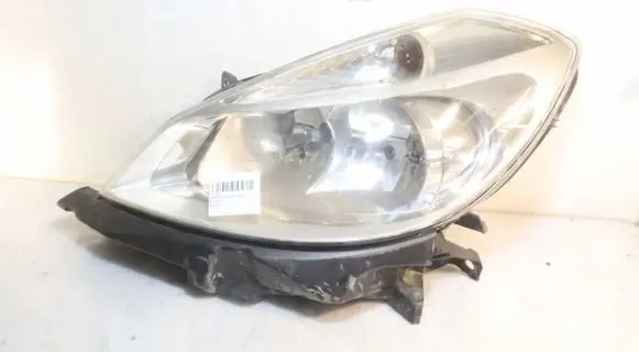 Renault Clio III Headlight/headlamp 89900157