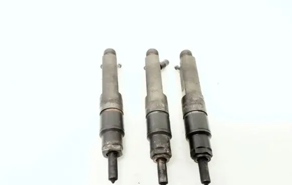 Volkswagen PASSAT B5 Fuel injector 028130201T