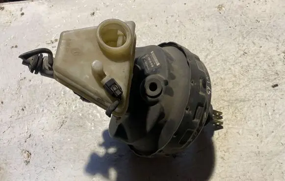 Mercedes-Benz C W203 Brake booster A0054304930 03784921014
