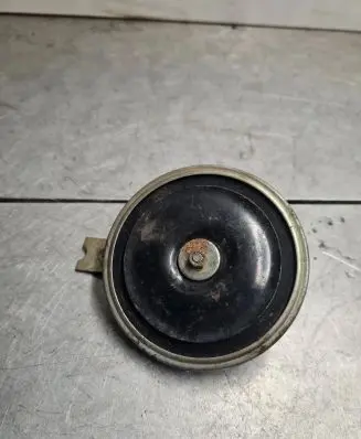 Volkswagen Polo II 86C 2F Horn signal 93730503700
