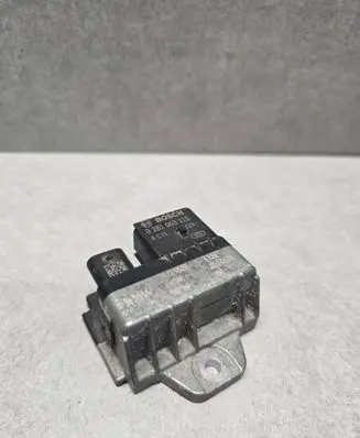 BMW 5 F10 F11 Glow plug pre-heat relay 10213526 8514120 0281003115