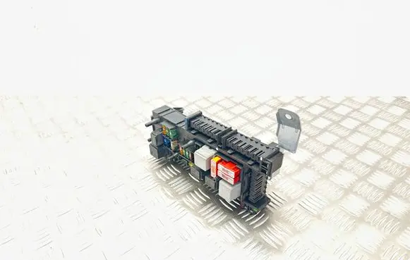 Mercedes-Benz C W204 Fuse module 168298 52535455