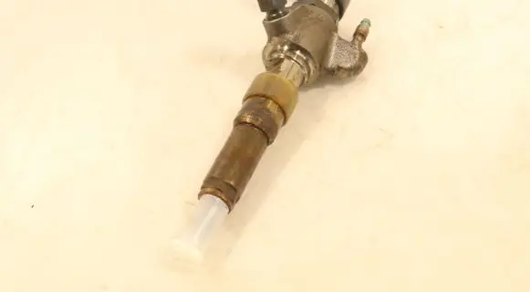Volvo V40 Fuel injector 9802448680