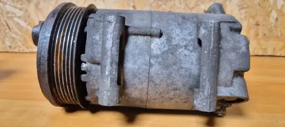 Ford Focus Air conditioning (A/C) compressor (pump) 6m5hca