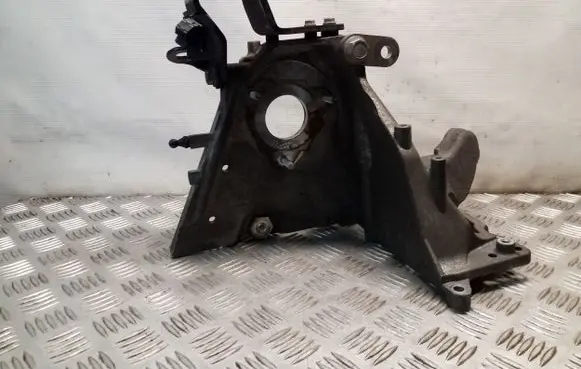 Opel Insignia A Fuel pump bracket 55574721
