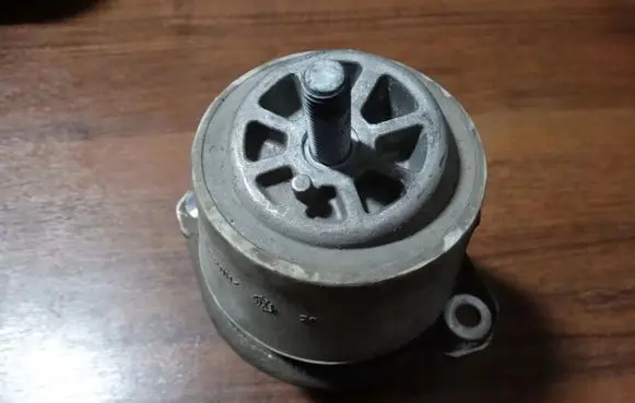 Volkswagen Touareg II Engine mount vacuum valve 7P5199131