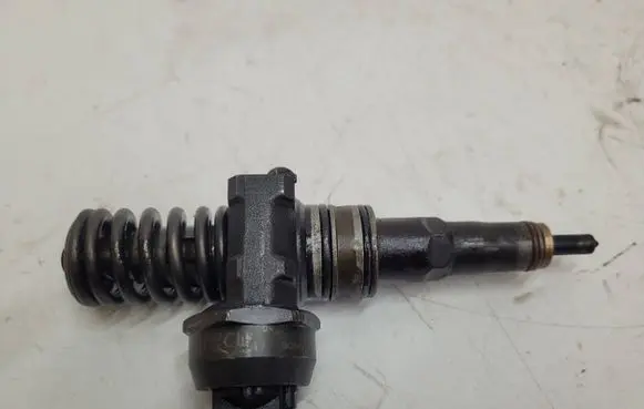 Volkswagen Caddy Fuel injector 038130080