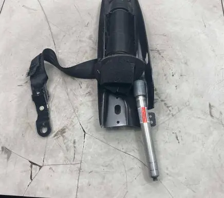 Volvo V70 Front seatbelt 39865061