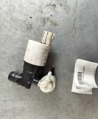 Jaguar F-Pace Windscreen/windshield washer pump T2H8382