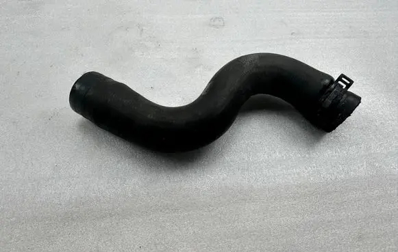 Volvo XC90 Engine coolant pipe/hose 31493275