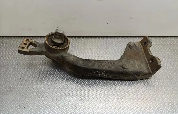 Mercedes-Benz Vito Viano W639 Rear differential/diff mount bracket A6393530695