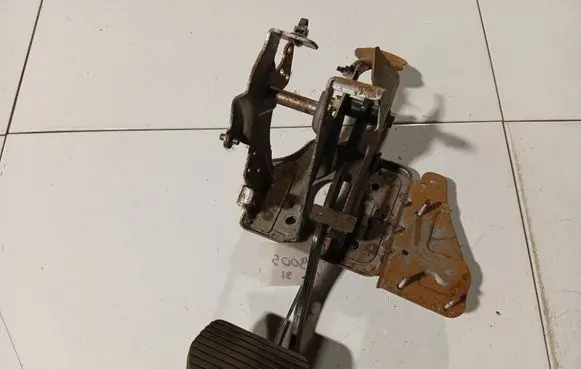 Peugeot 307 Brake pedal 