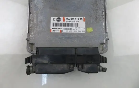 Volkswagen Golf IV Engine control unit/module 5WP4441 06A906019BQ