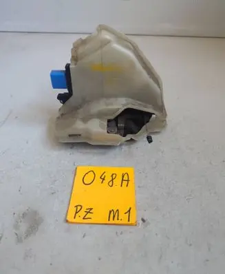 Volkswagen Golf V Rear door lock 3274288