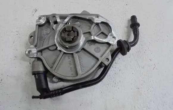 Skoda Octavia Mk2 (1Z) Vacuum pump 03L145100B