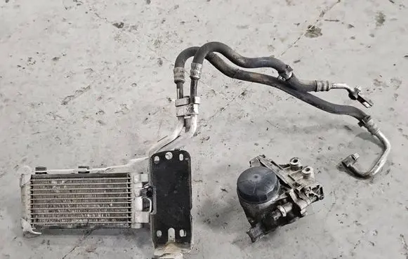 BMW 1 E82 E88 Gearbox / Transmission oil cooler 7564702 7573273 7570085