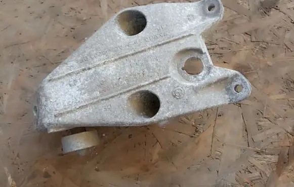 BMW 5 F10 F11 Engine mounting bracket 6781227