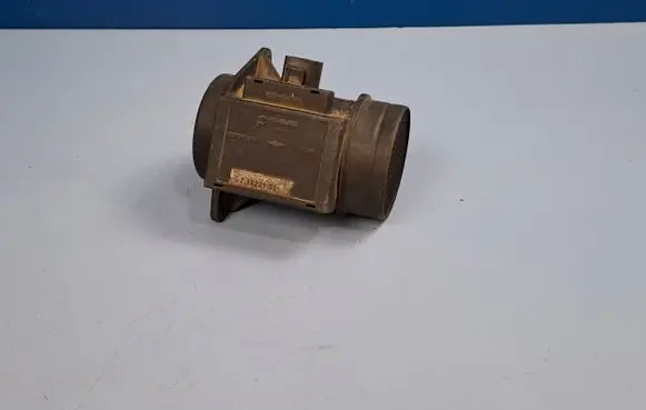 Volkswagen PASSAT B4 Mass air flow meter 71822151