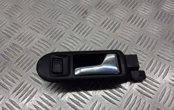 Volkswagen PASSAT B5 Front door interior handle