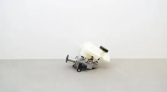 Skoda Fabia Mk4 (6VA) Brake fluid reservoir 2Q1611301 1K0945459A