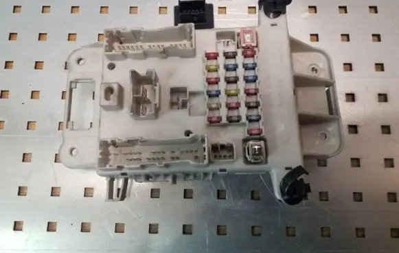 Toyota RAV 4 (XA20) Fuse module